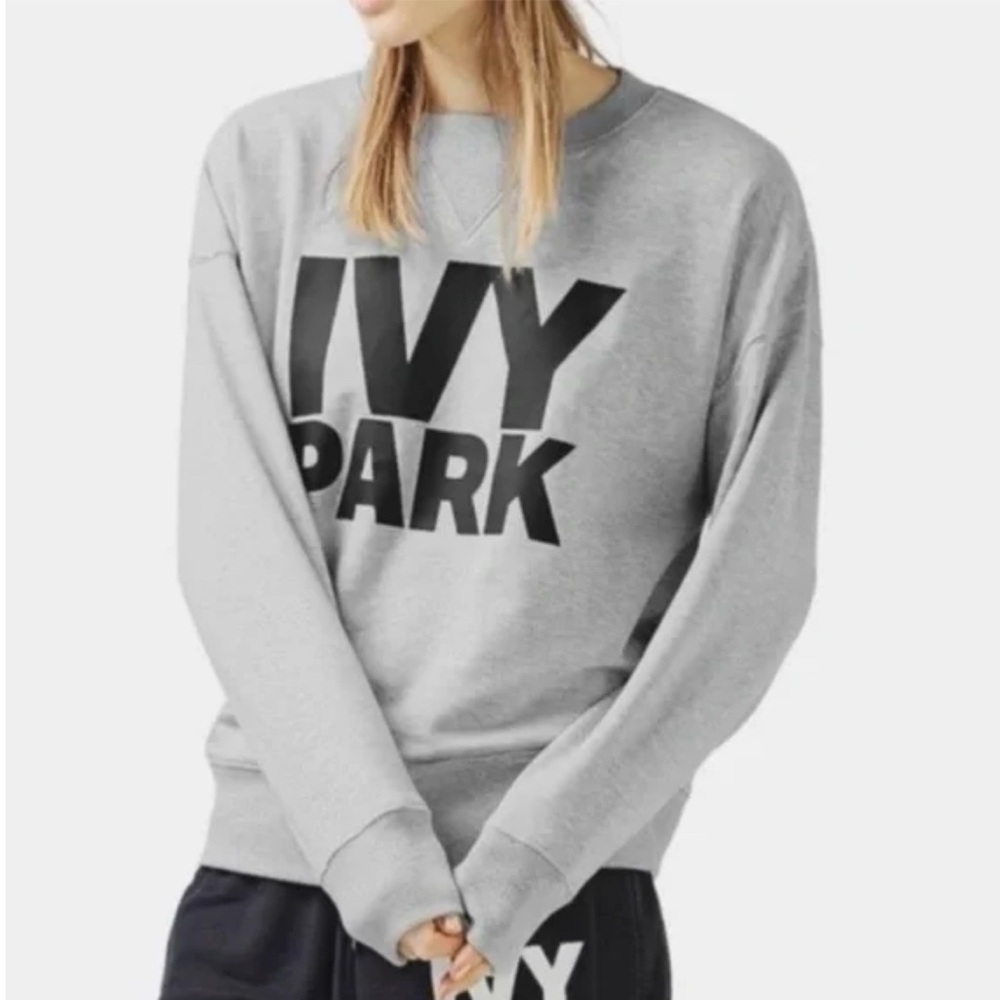 Ivy Park Women’s Long Sleeve Spell Out Logo Gray Crewneck Pullover Size Medium